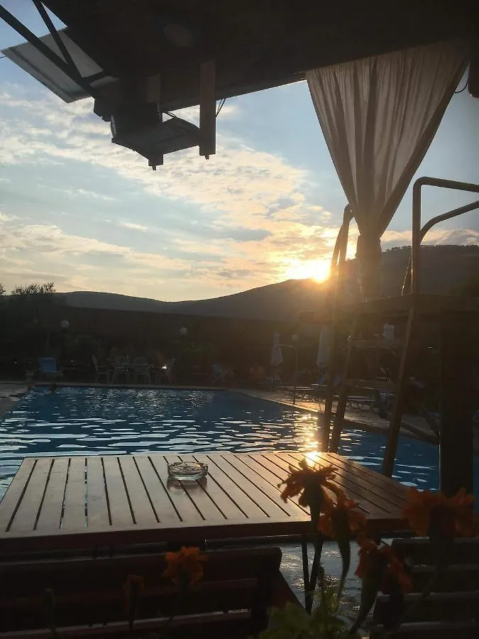 Sezar'S Aparthotel Qeparo 0*,