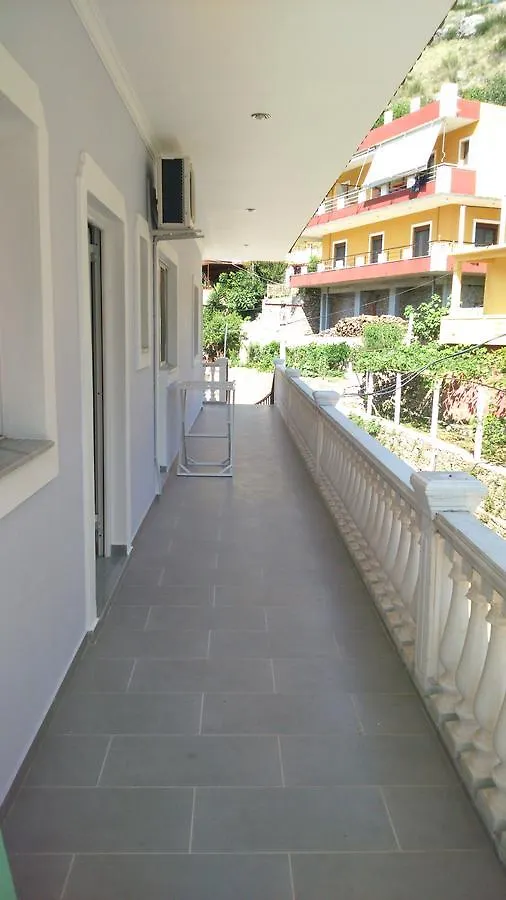 Sezar'S Aparthotel Qeparo
