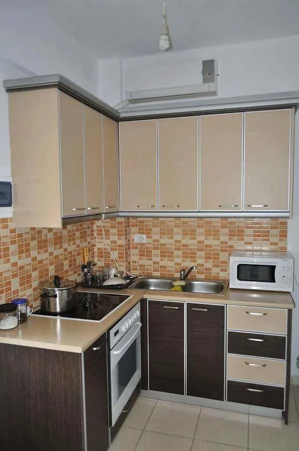 Sezar'S Aparthotel Qeparo